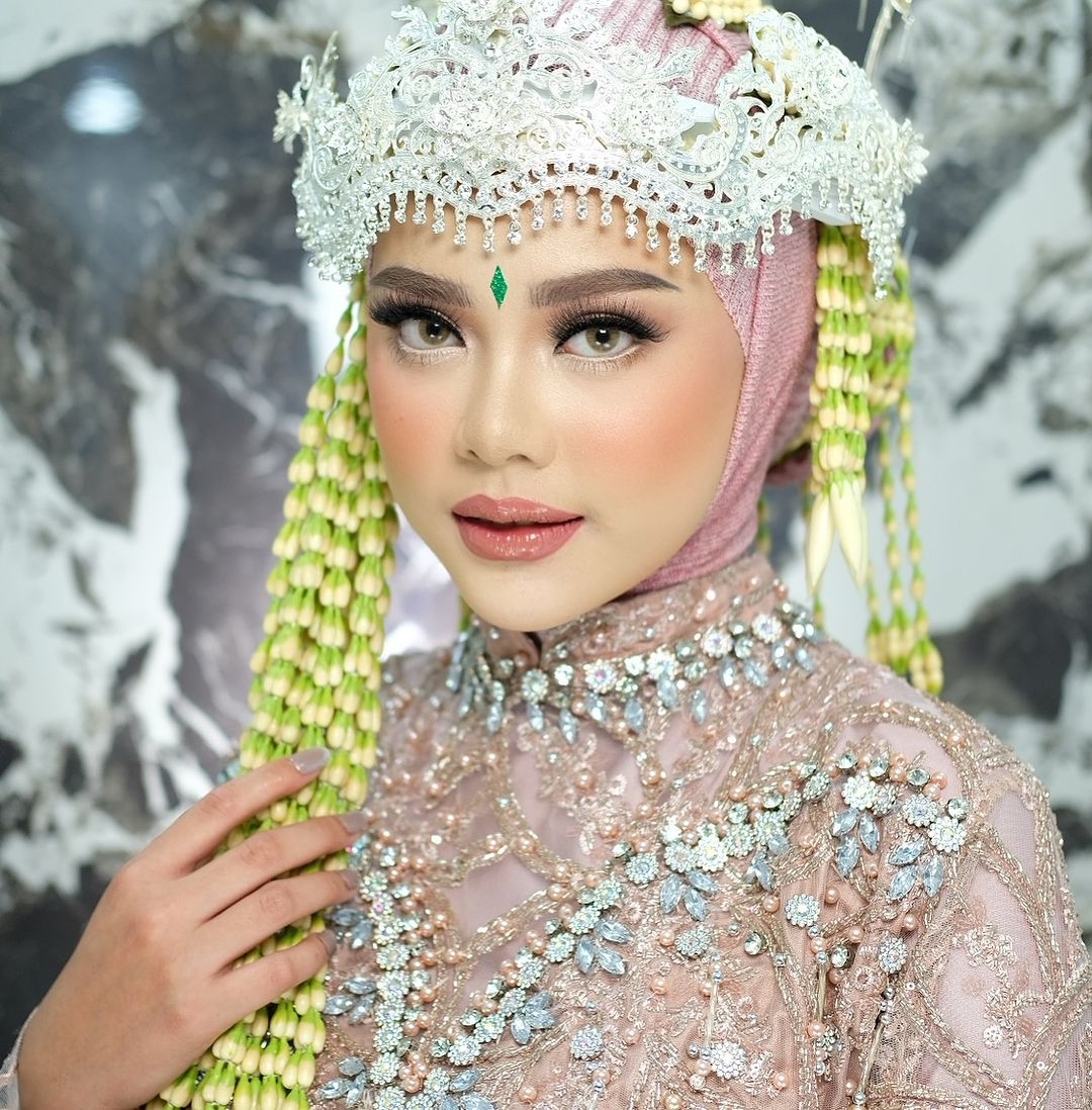 Gaun Kebaya